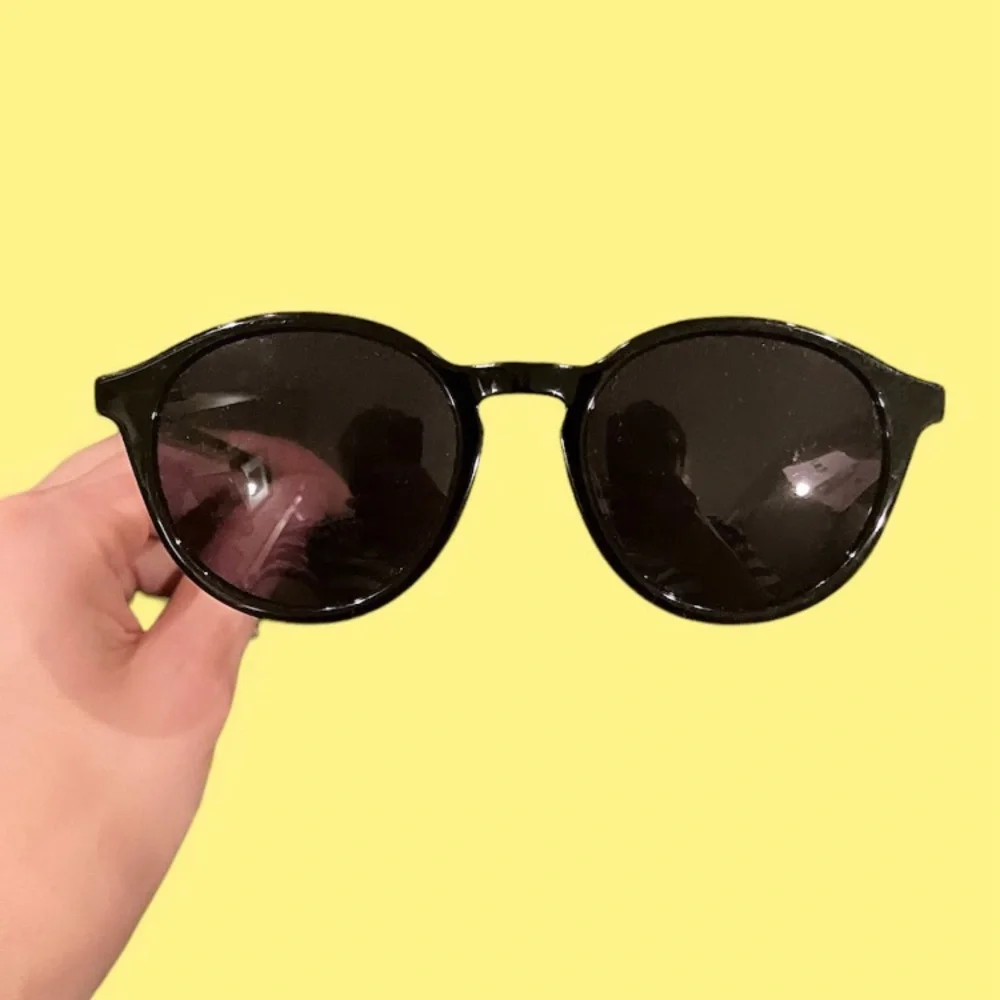 Banana Republic NWT unisex sunglasses - black on black - all season - Picture 4 of 5